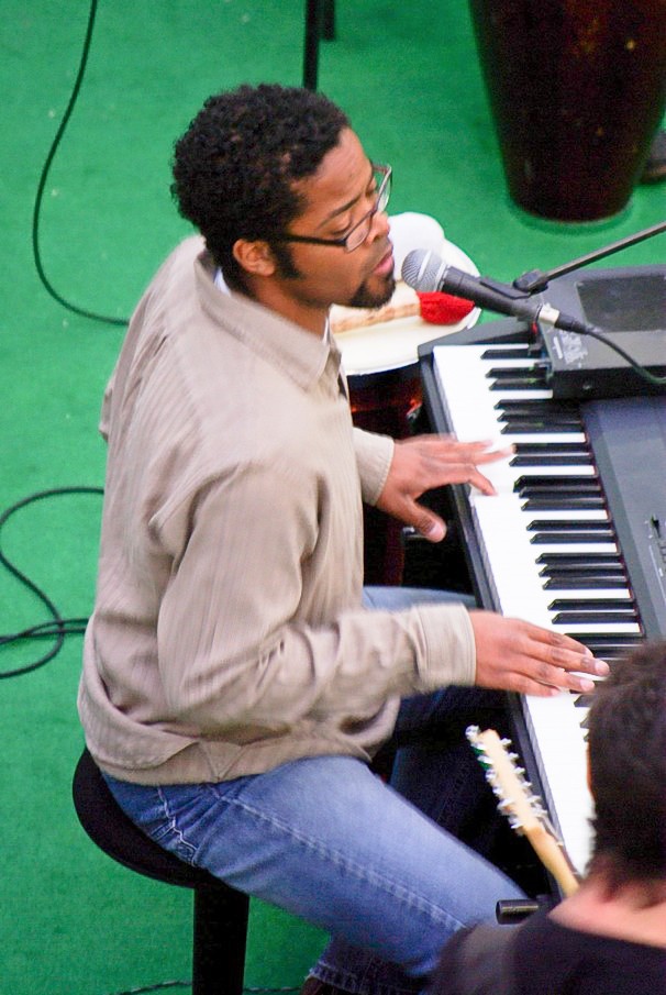 Evry Daily Photo - Concert Ebena Inauguration Gare Evry Centre 208.jpg